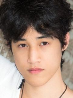 Сюнсукэ Окубо