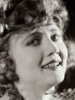 Харриет Хэммонд