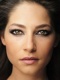 Берна Учкалелер