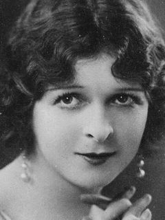 Флора Ле Бретон