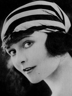 Мэри Турман