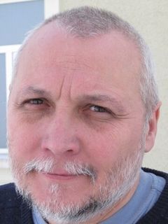 Светослав Овчаров