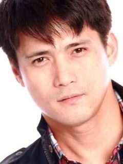 Робин Падилья