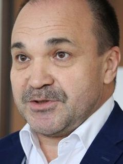 Искандер Хакимов