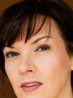 Джули Менар