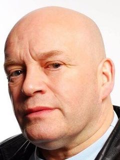 Дерек Вернон