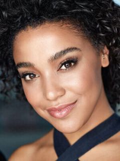 Люси Барретт