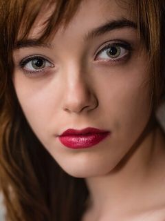 Анни Аврора