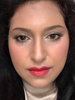 Елена Кхан