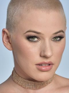 Райли Никсон