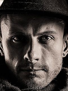 Роман Глова