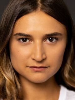 Изабелла Нефар