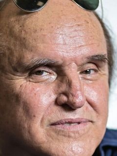 Карой Фрейнрейс