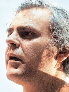 Никос Каратанос