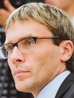 Олег Богатов