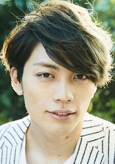 Кэисукэ Хигаси