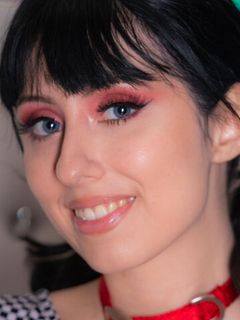 Daphne Dare