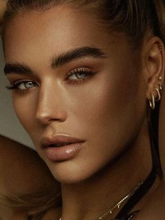Arabella Chi