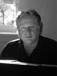 Джоэл МакНили