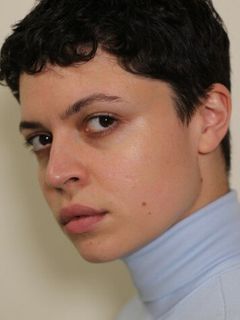 Анна Сари