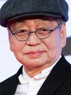 Харуоми Хосоно