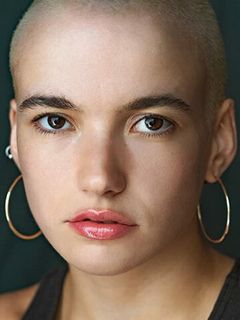 Миа Артемис