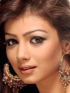 Айеша Такиа