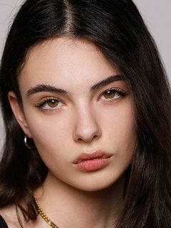 Дева Кассель