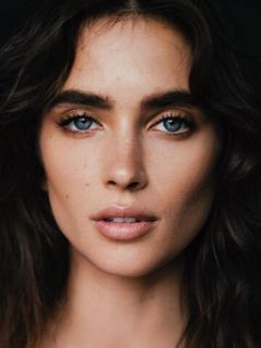 Элиша Херберт