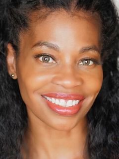 Дезири Холл