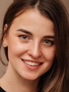 Арина Романова