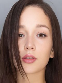 Ellie Leen