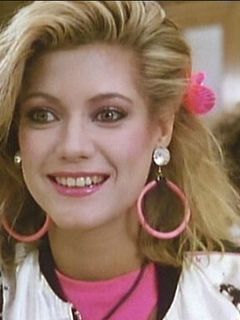 Энни МакОли