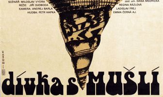 Девочка с морской раковиной
