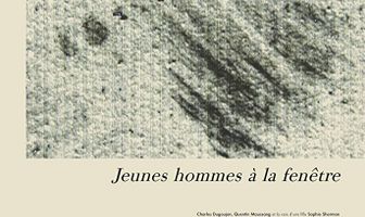 Jeunes hommes à la fenêtre