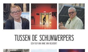 Tussen de Schijnwerpers