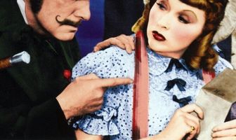 Ее по-прежнему преследует негодяй