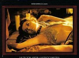 Девушка в золотых трусиках