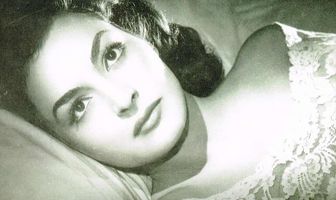Vainilla, bronce y morir (Una mujer más)