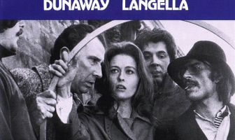 Дом под деревьями