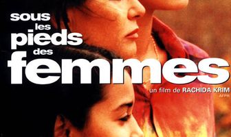 У ног женщин