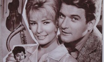 А ты, киска, оставайся здесь