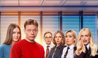 Девушки с Макаровым