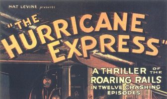 Поезд едет сквозь ураган