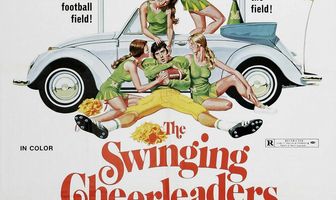 Девочки свингеры из команды поддержки