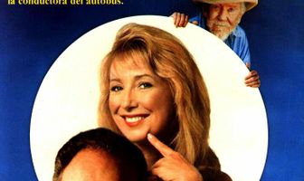 Полная Луна в голубой воде