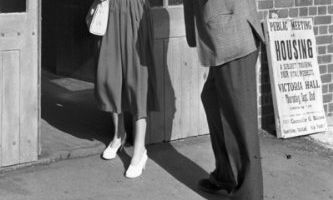 По всему городу