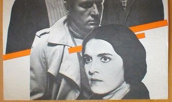 Человек в пальто из шерсти