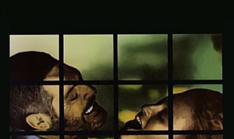 По ту сторону двери