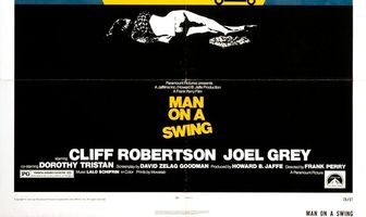 Человек на качелях